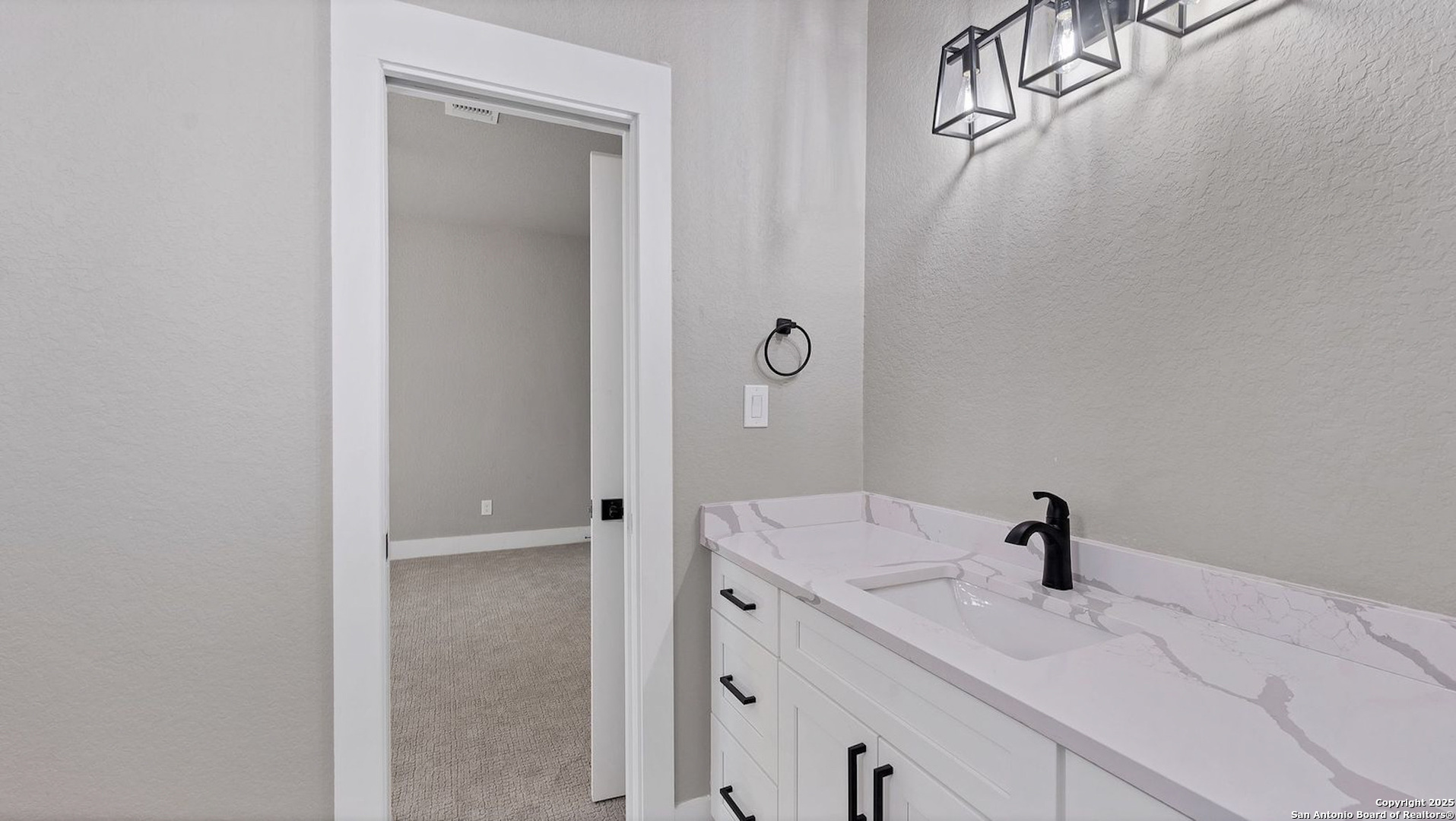 725 Winding View New Braunfels TX 78132