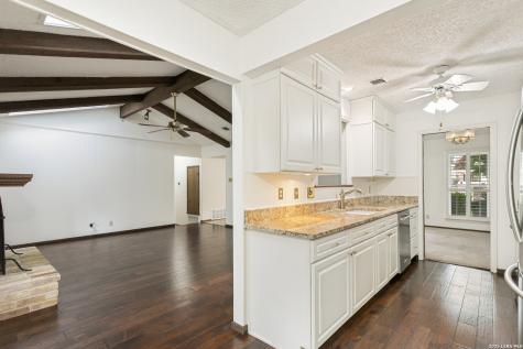 2127 Oak Wild Street San Antonio TX 78232