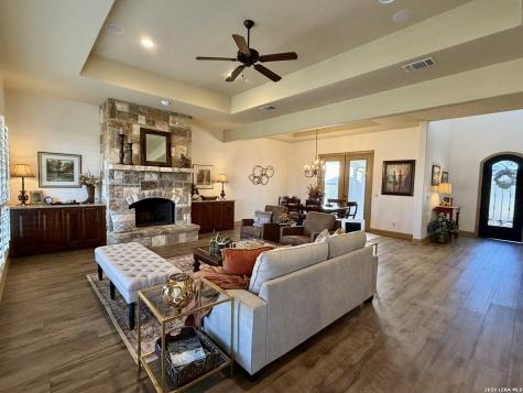 2885 Rock Barn Drive E Kerrville TX 78028