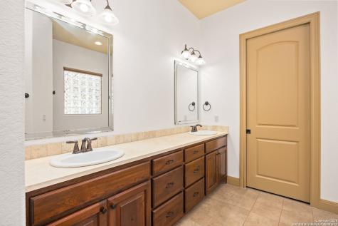 2885 Rock Barn Drive E Kerrville TX 78028