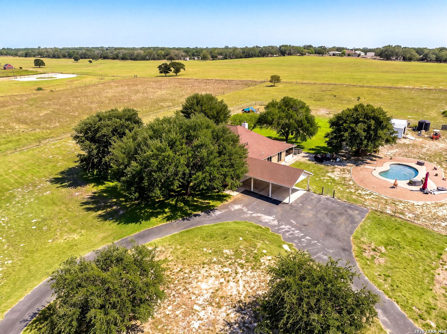 516 Lake Valley Drive La Vernia TX 78121