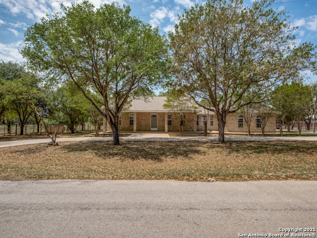 797 County Road 1557 Moore TX 78057