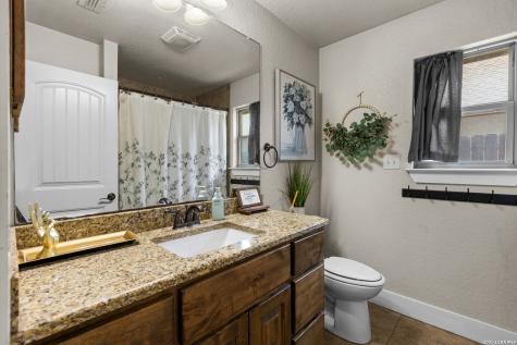 1812 Wandering Trail Pleasanton TX 78064