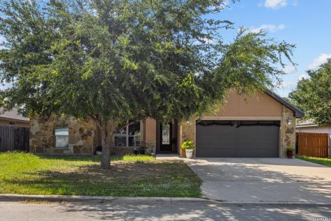 1812 Wandering Trail Pleasanton TX 78064