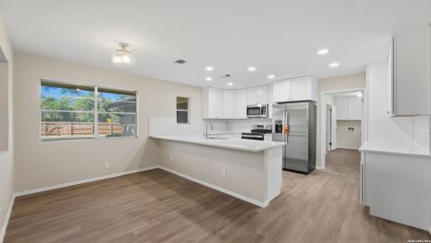 402 Tidecrest Drive Windcrest TX 78239