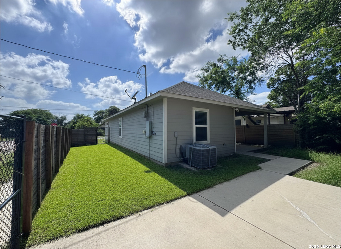 1018 S Pine Street San Antonio TX 78210
