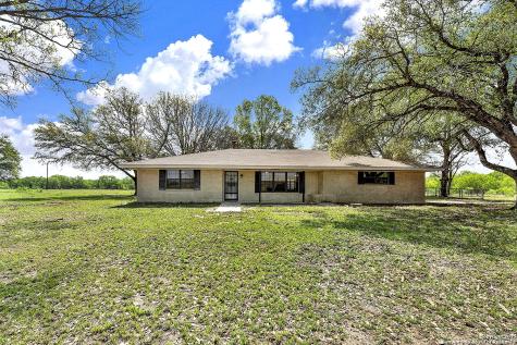 1212 County Road 337 La Vernia TX 78121