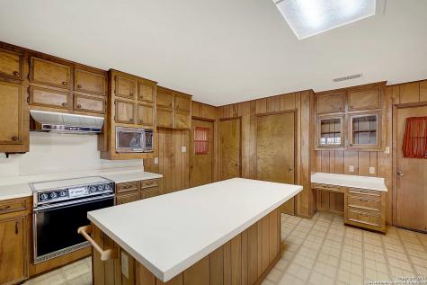 1212 County Road 337 La Vernia TX 78121