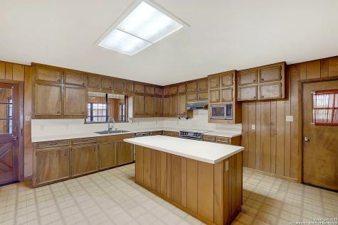 1212 County Road 337 La Vernia TX 78121