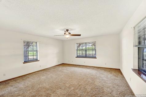 1212 County Road 337 La Vernia TX 78121