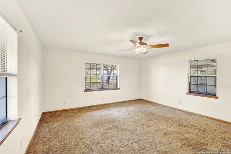 1212 County Road 337 La Vernia TX 78121