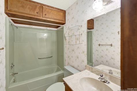 1212 County Road 337 La Vernia TX 78121