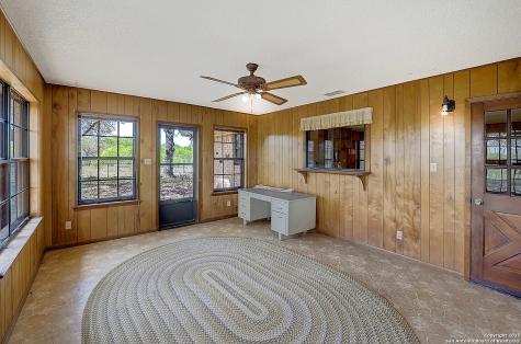 1212 County Road 337 La Vernia TX 78121