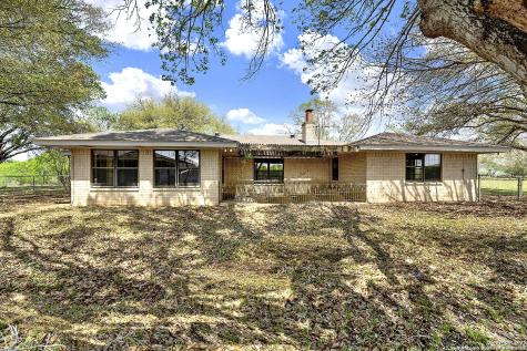 1212 County Road 337 La Vernia TX 78121