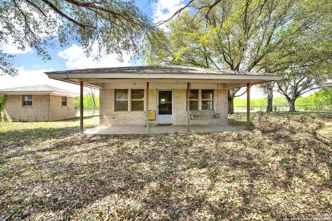 1212 County Road 337 La Vernia TX 78121