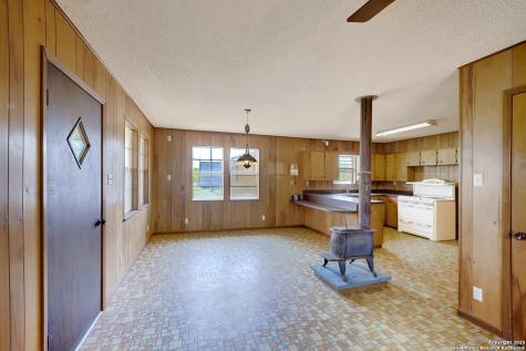 1212 County Road 337 La Vernia TX 78121