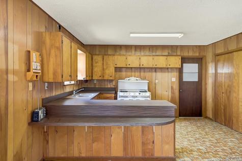 1212 County Road 337 La Vernia TX 78121