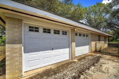 1212 County Road 337 La Vernia TX 78121