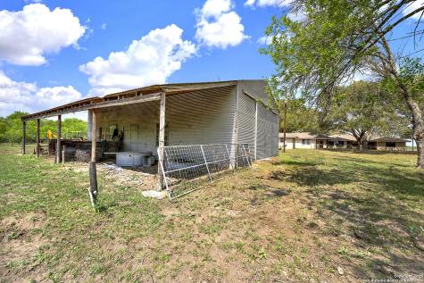 1212 County Road 337 La Vernia TX 78121
