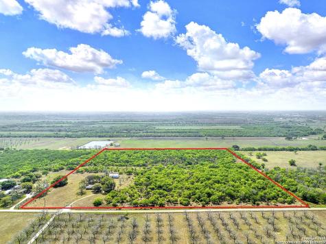 1212 County Road 337 La Vernia TX 78121