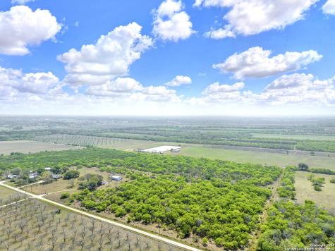 1212 County Road 337 La Vernia TX 78121