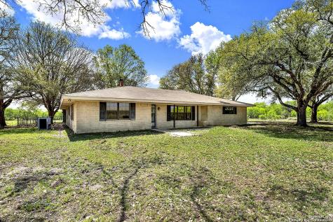 1212 County Road 337 La Vernia TX 78121