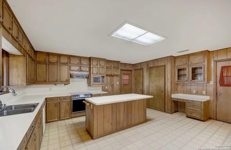 1212 County Road 337 La Vernia TX 78121