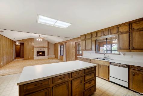 1212 County Road 337 La Vernia TX 78121