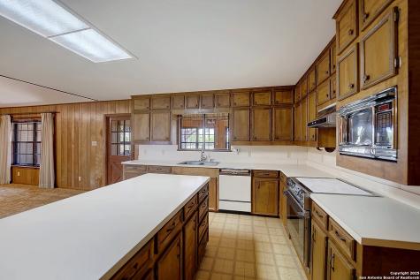 1212 County Road 337 La Vernia TX 78121