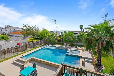 1528 S Magnolia Street Rockport TX 78382