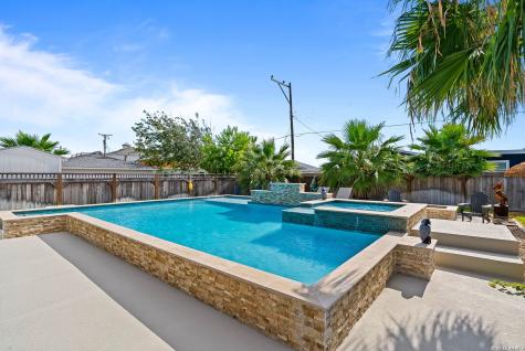 1528 S Magnolia Street Rockport TX 78382