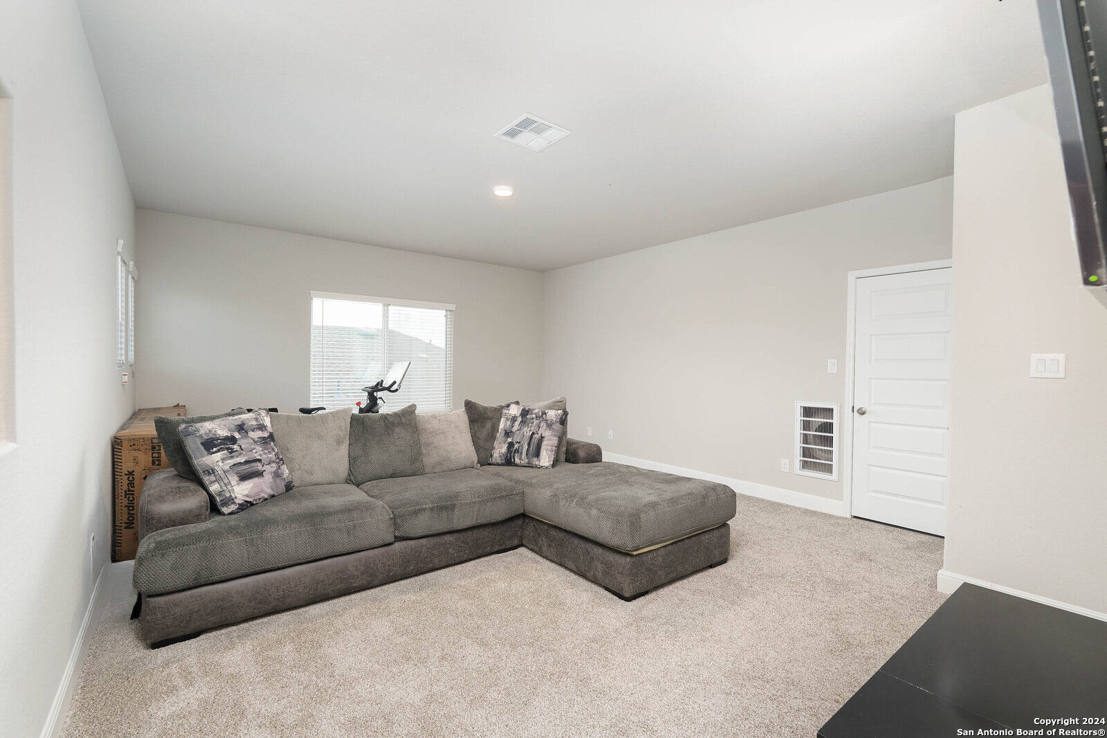 1043 Aidenbaum San Antonio TX 78260
