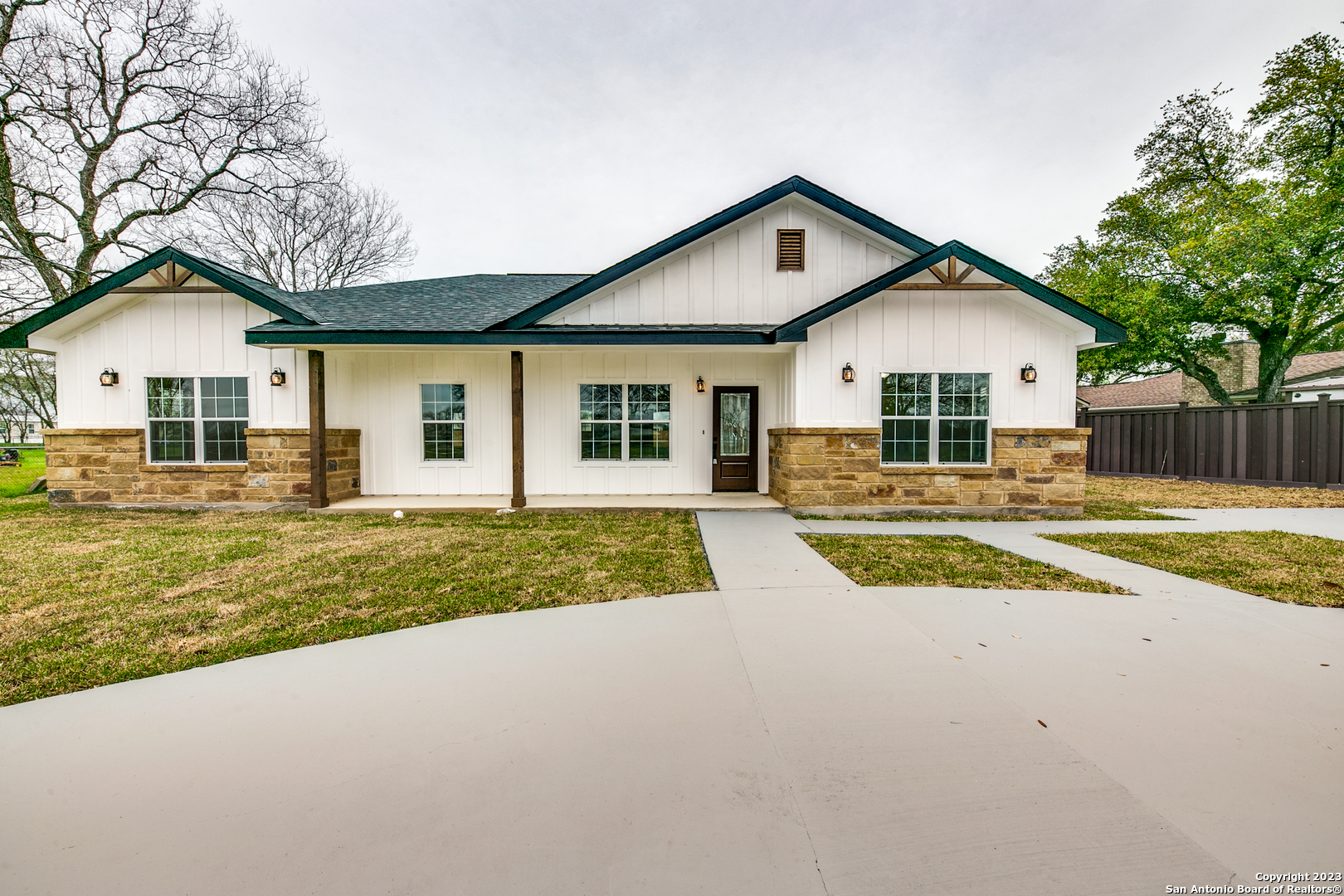 1009 K Street Floresville TX 78114
