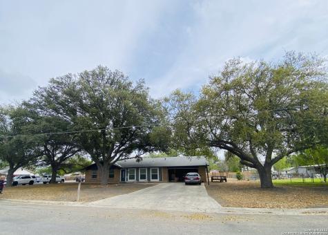 901 21st Street Hondo TX 78861