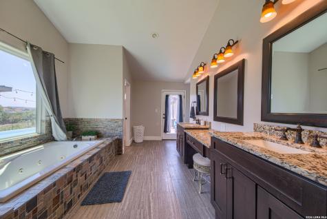 193 Doris Drive Kerrville TX 78028