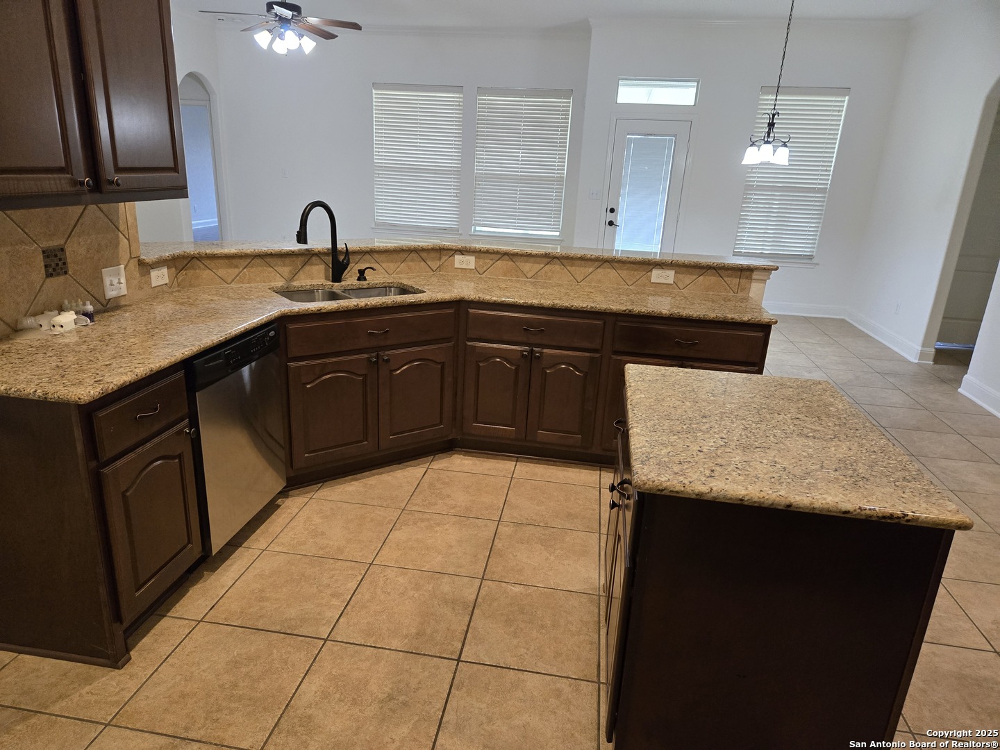 6718 Laura Heights Schertz TX 78154