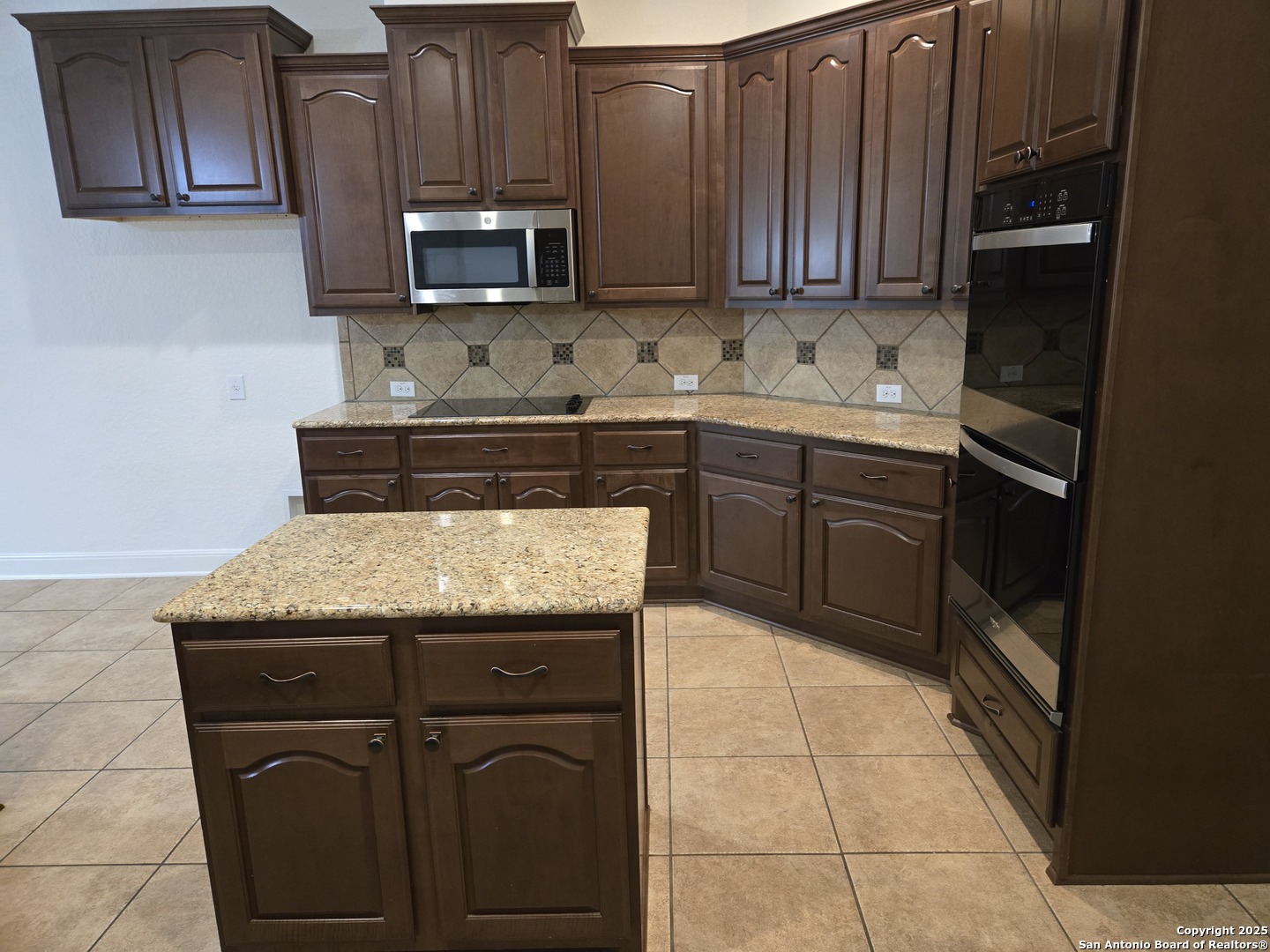 6718 Laura Heights Schertz TX 78154