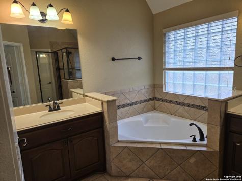 6718 Laura Heights Schertz TX 78154