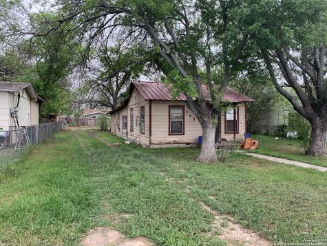 723 W Leona Street Uvalde TX 78801