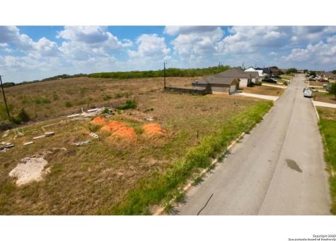 152 N 1st Street Floresville TX 78114