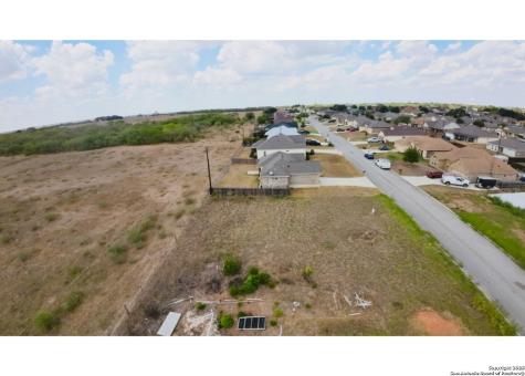 152 N 1st Street Floresville TX 78114