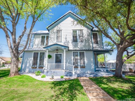 407 W Sandstone Street Llano TX 78643