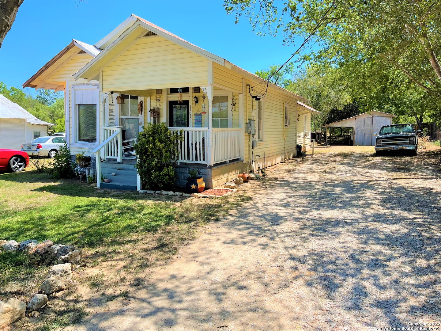 1505 8th Street Floresville TX 78114