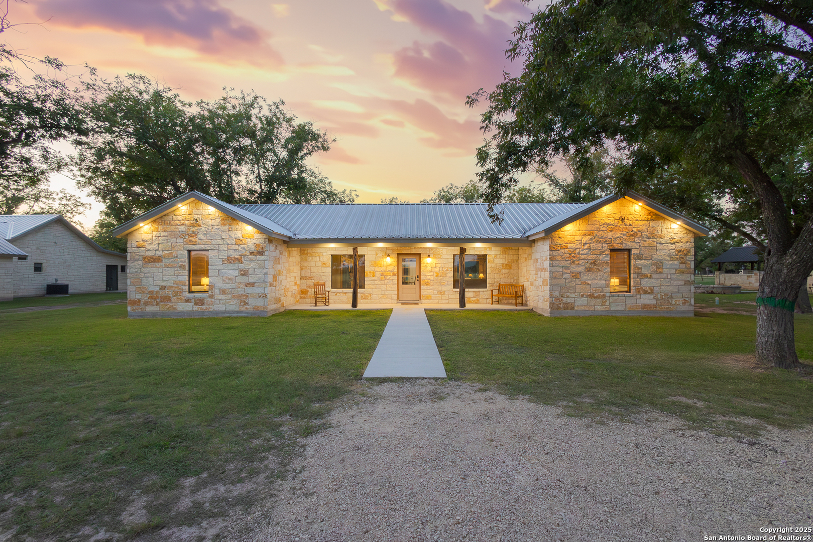 370 Johnny Seibert Lane Leakey TX 78873