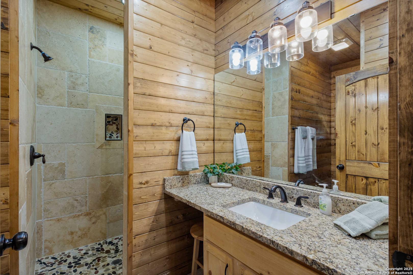 370 Johnny Seibert Lane Leakey TX 78873