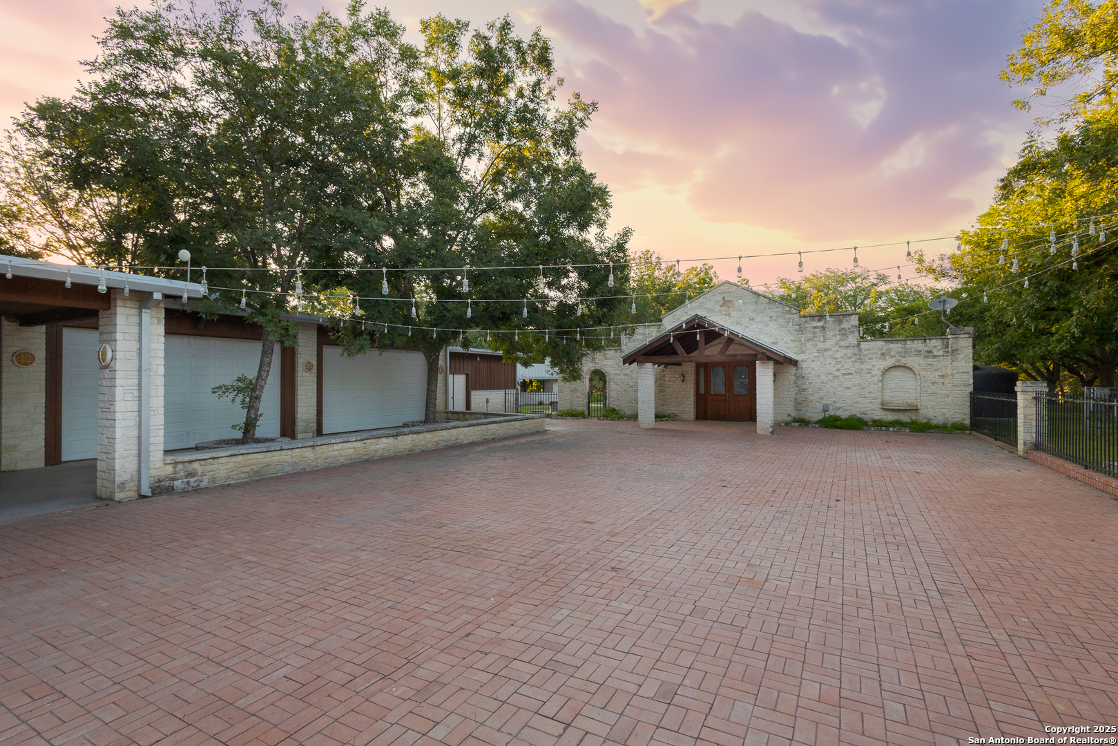 370 Johnny Seibert Lane Leakey TX 78873