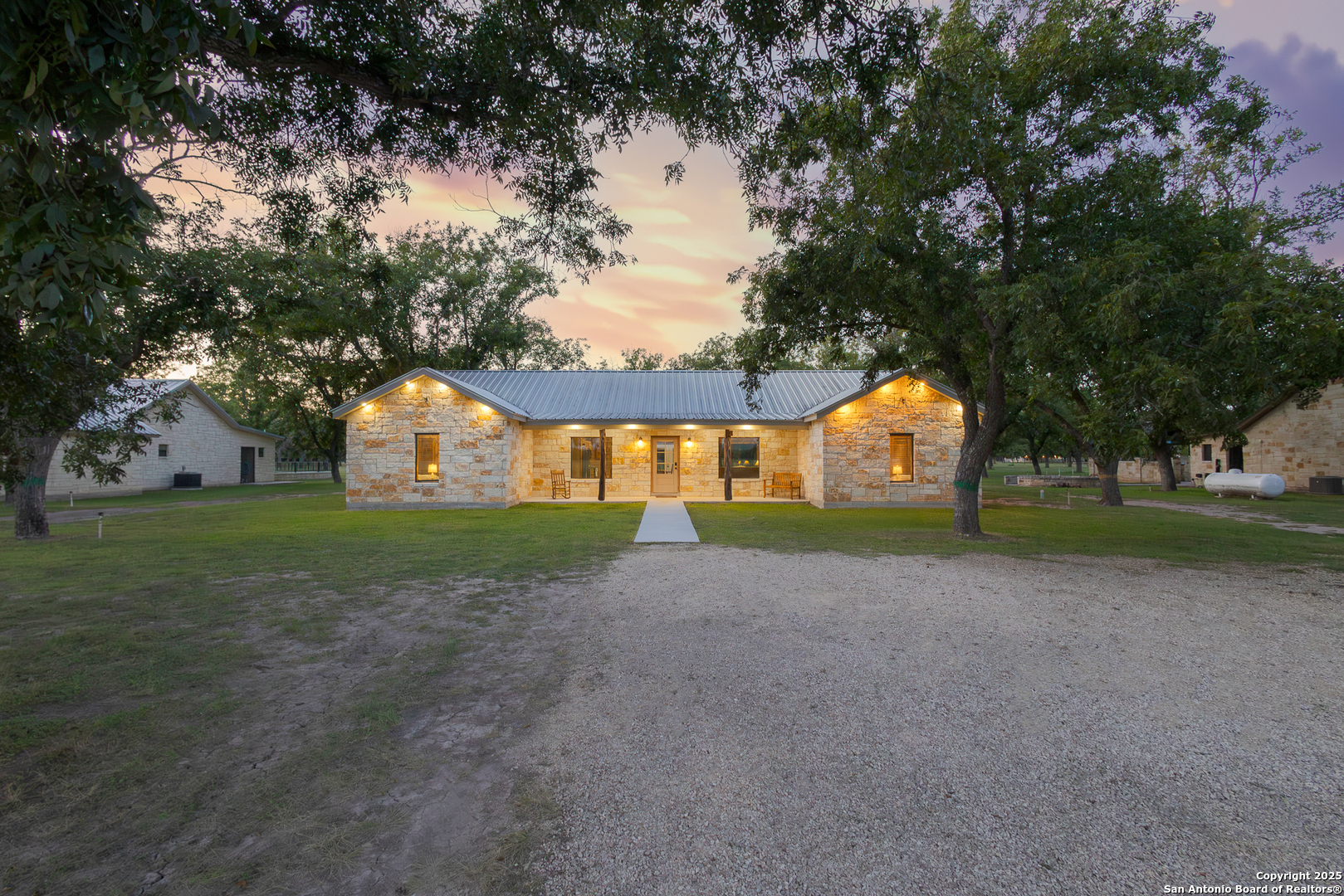 370 Johnny Seibert Lane Leakey TX 78873