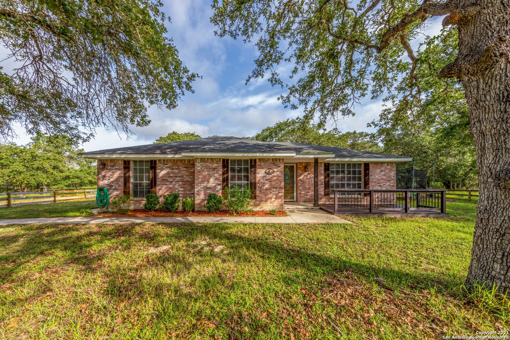 167 Montesito Lane Floresville TX 78114