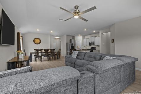 6651 Beehive San Antonio TX 78252