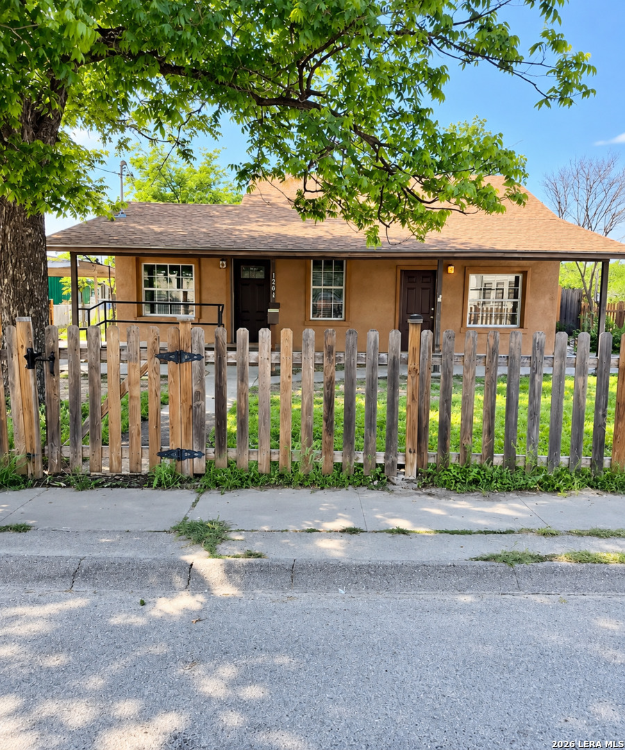 1204 W Garza Street Del Rio TX 78840